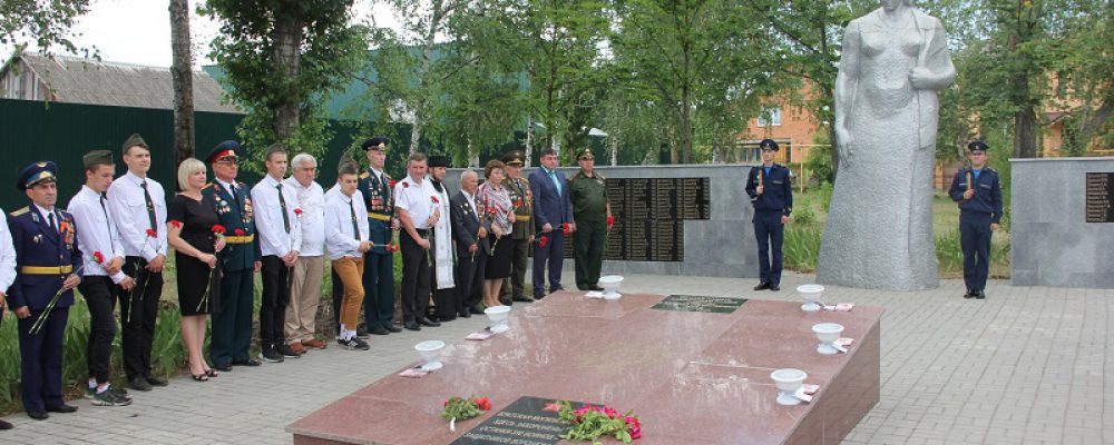 В Левобережном районе в День памяти и скорби прошла Всероссийская патриотическая акция «Горсть памяти»