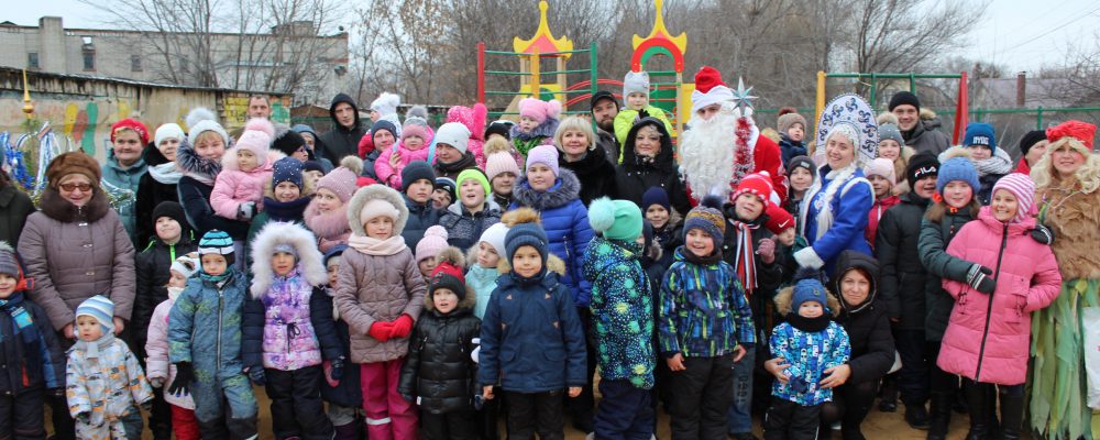 В Левобережном районе прошли новогодние концертно- развлекательные мероприятия для детей и взрослых.