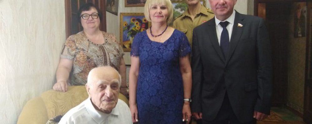 Ветерана Великой Отечественной войны Джабраилова Мамеда Мерзамамедовича посетили на кануне Дня памяти и скорби