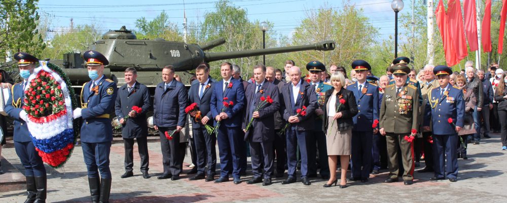 В Левобережном районе в парке «Патриотов» состоялась церемония возложения цветов к вечному огню, посвященная 76-й годовщине Победы.